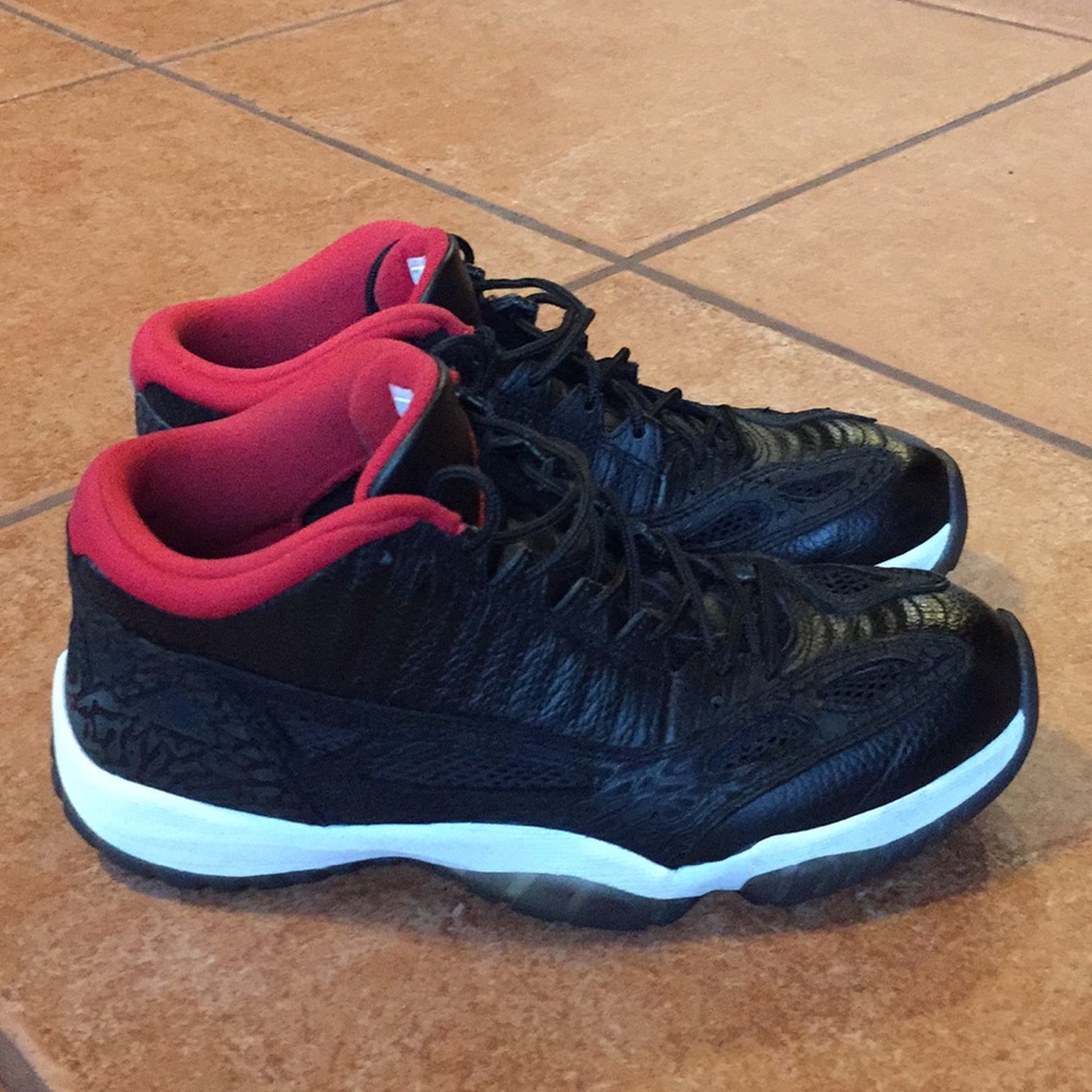 AIR JORDAN RETRO 11 LOW